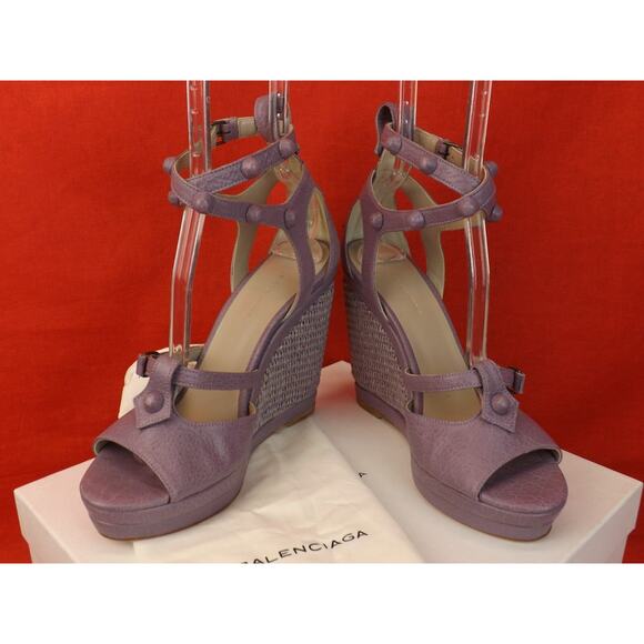 NIB BALENCIAGA ARENA GLYCINE LAVENDER LEATHER WEDGE STUDDED SANDALS 40 286068 - Picture 2 of 12